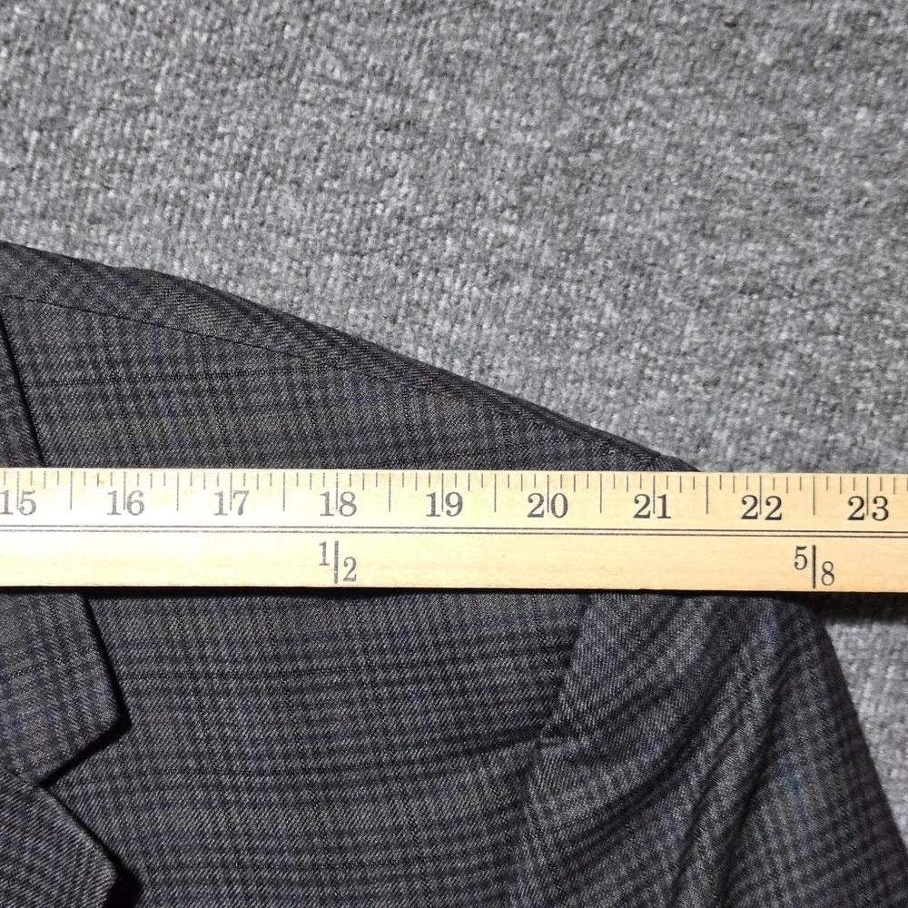 Jos A Bank Signature Sport Coat 48R Gray Windowpane Plaid Wool And Silk Blazer